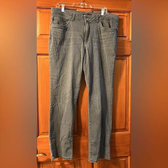 EUC Women’s 18 Lee Perfect Fit Jeans - Picture 3 of 4